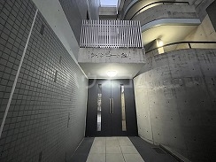 23/30 エントランス