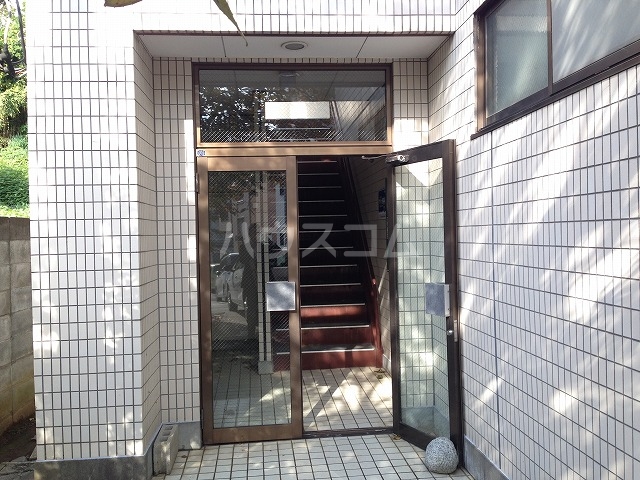 18/26 エントランス