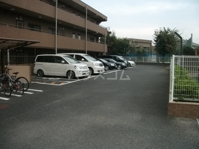 20/29 駐車場