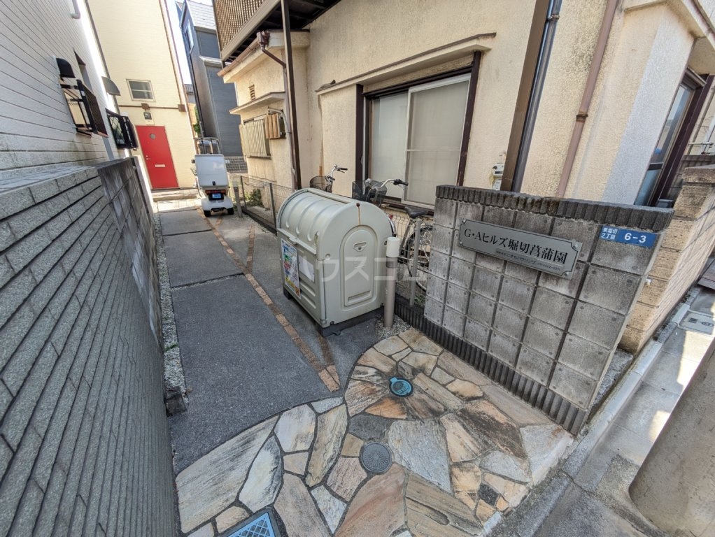 2/3 エントランス