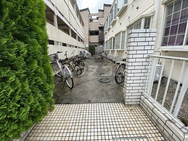 15/23 エントランス