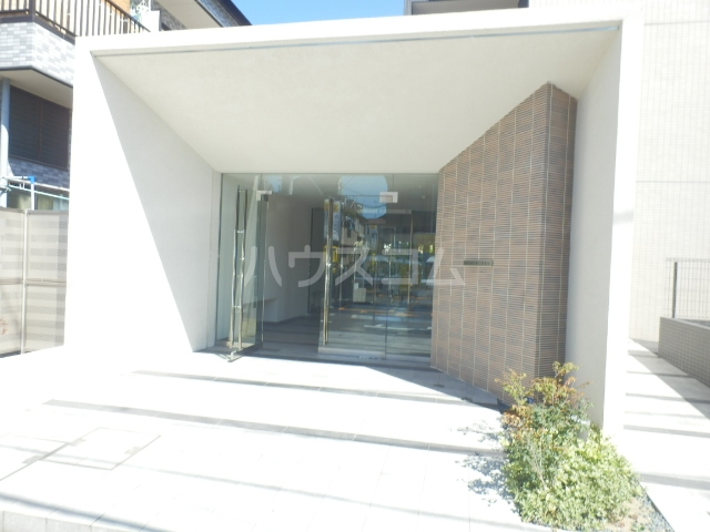 23/30 エントランス