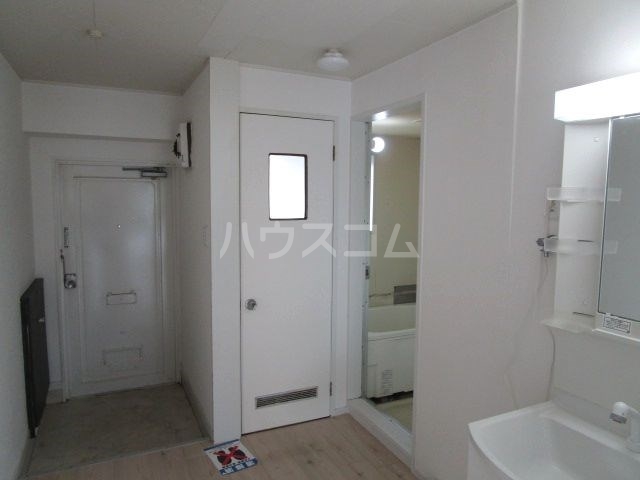 21/26 エントランス