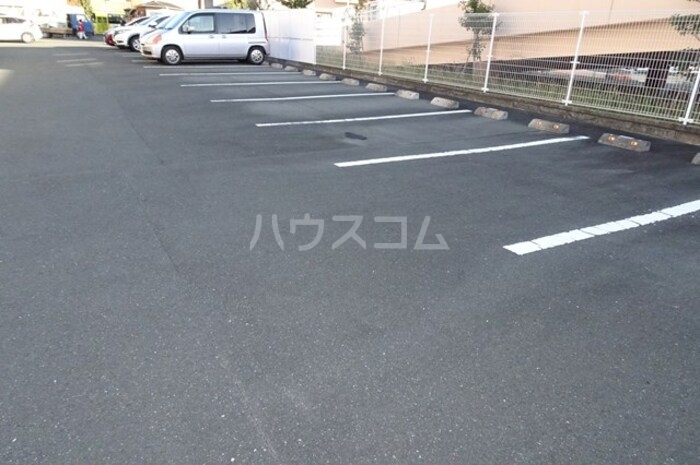 25/28 駐車場