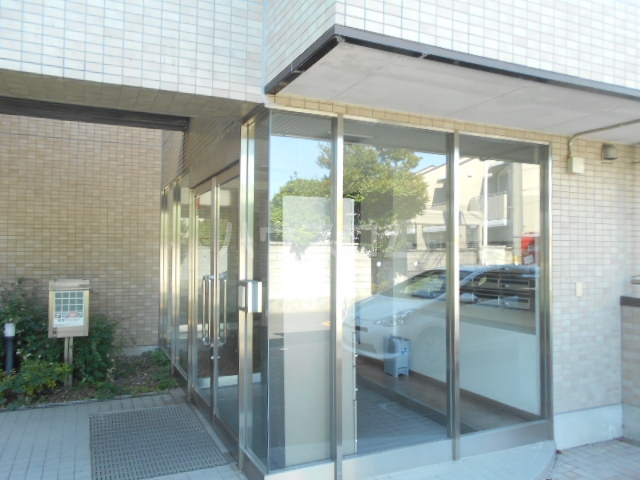 22/27 エントランス