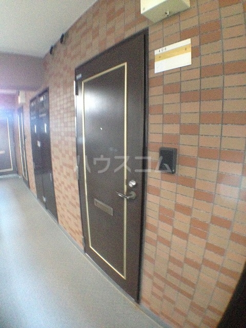 23/30 エントランス