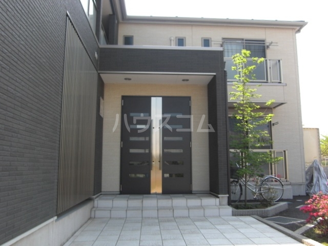 21/30 エントランス