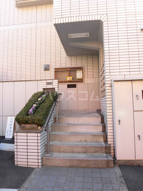 21/27 エントランス