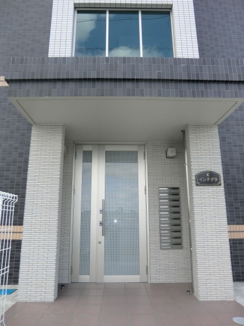 22/30 エントランス