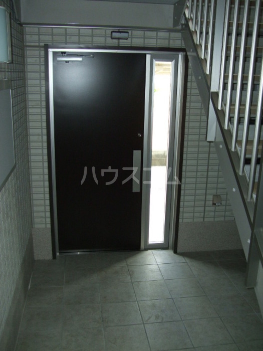 19/30 エントランス