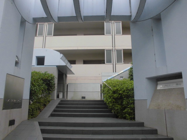 28/30 エントランス