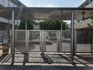 21/30 エントランス