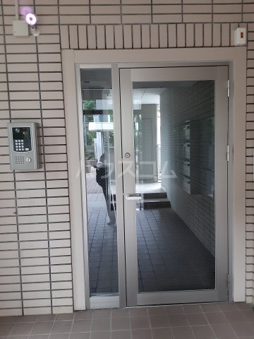 22/26 エントランス