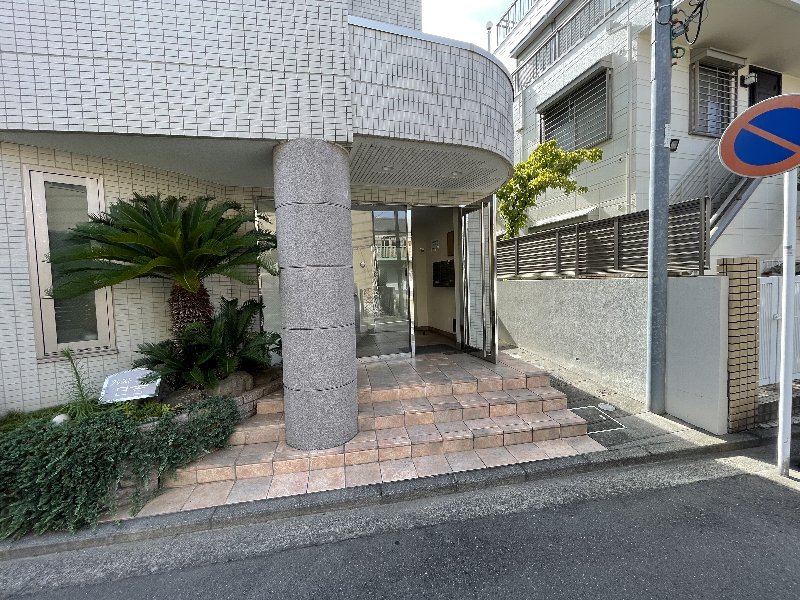 21/27 エントランス