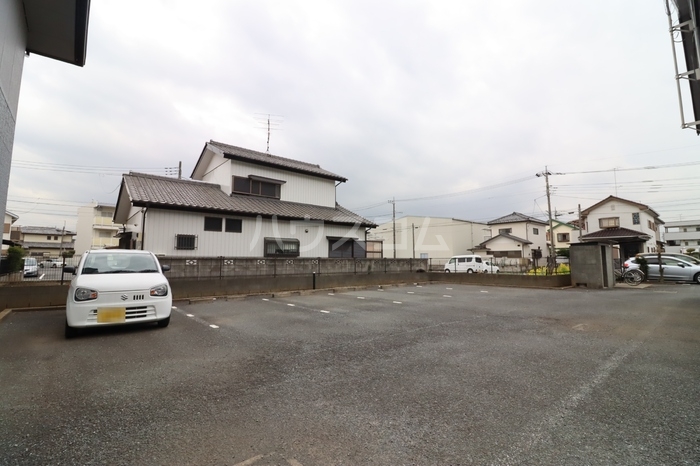 27/30 駐車場