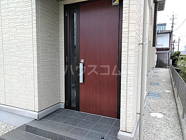 24/30 エントランス