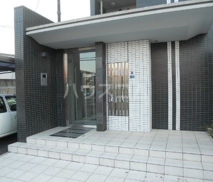 18/22 エントランス