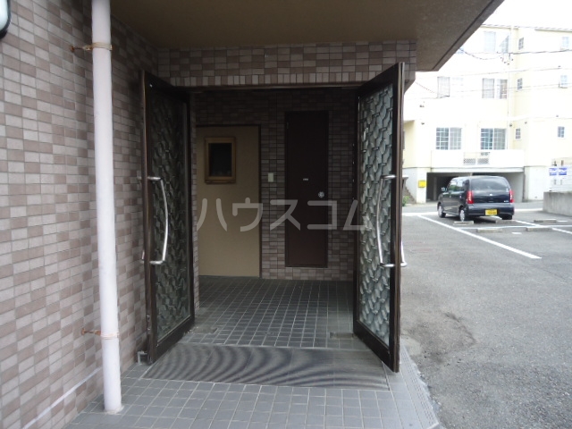 16/23 エントランス