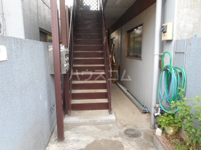 22/27 エントランス