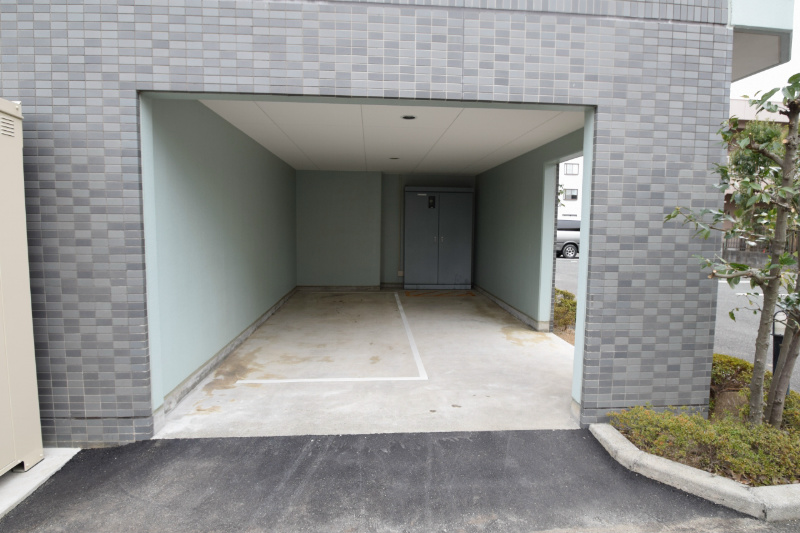 16/23 エントランス