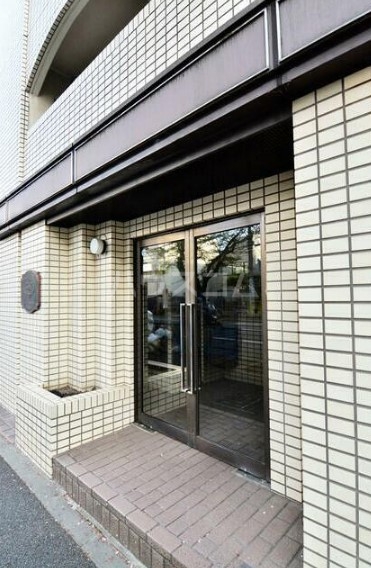 20/23 エントランス