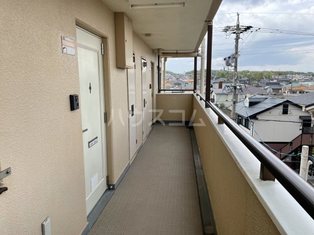 27/30 エントランス