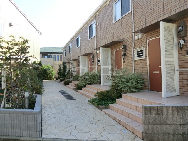 22/28 エントランス