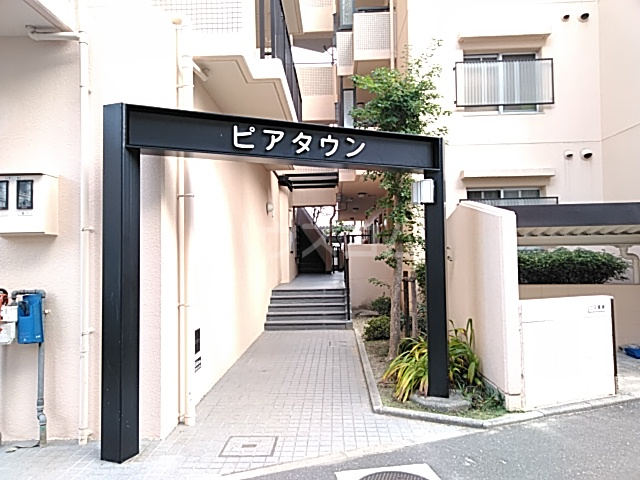 18/29 エントランス