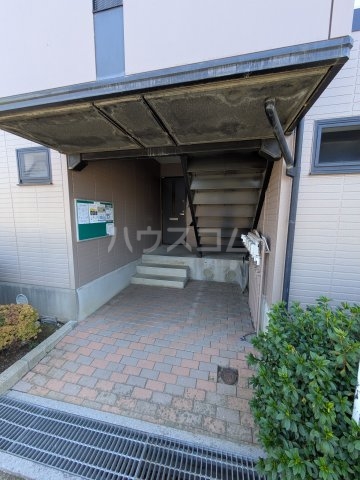 18/27 エントランス