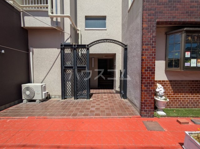 3/10 エントランス