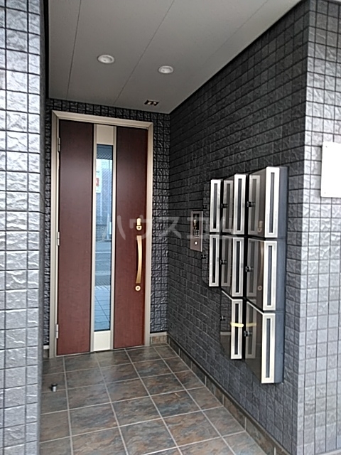 20/27 エントランス