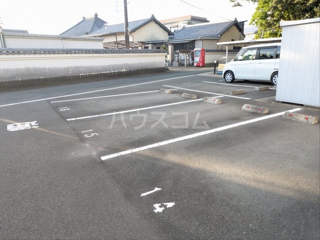27/30 駐車場