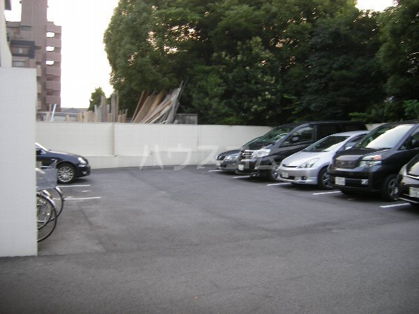 23/30 駐車場