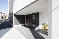 28/30 エントランス