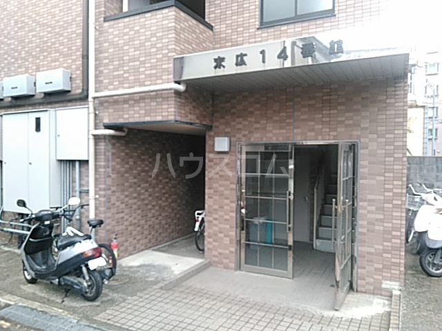 15/26 エントランス