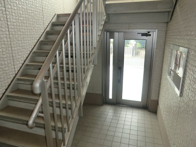 20/28 エントランス