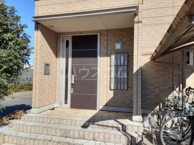 18/25 エントランス