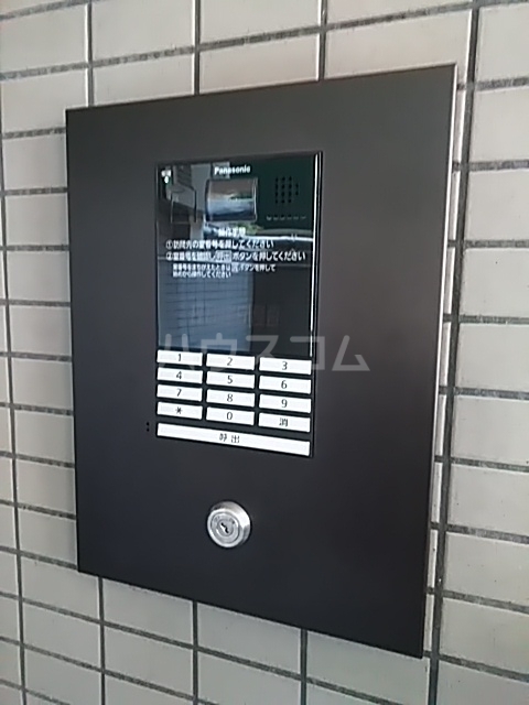 17/26 エントランス