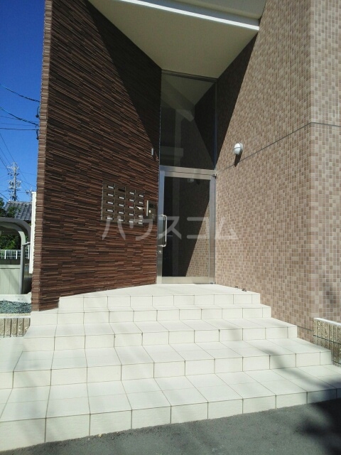 21/23 エントランス