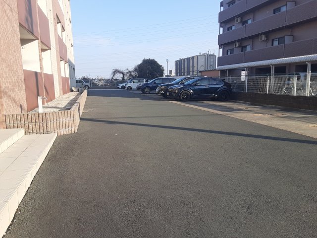 26/27 駐車場