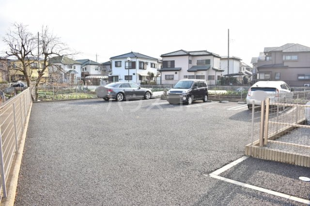 2/5 駐車場