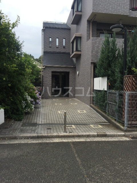 16/17 エントランス