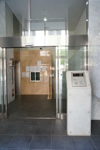 17/27 エントランス