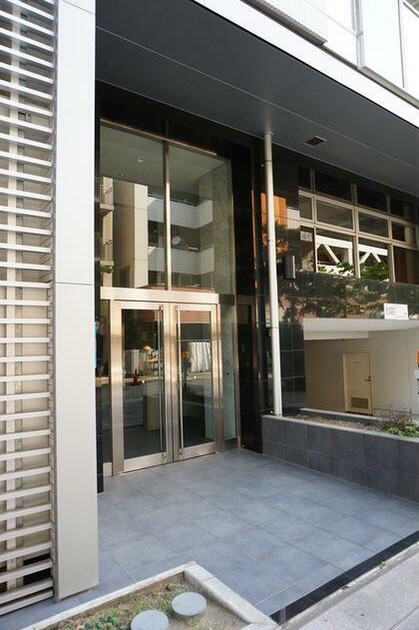 16/27 エントランス