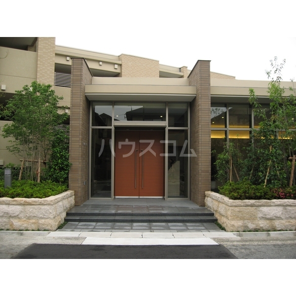 25/30 エントランス