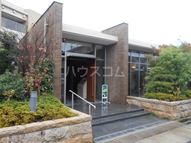 23/29 エントランス