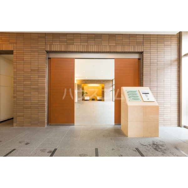 14/20 エントランス