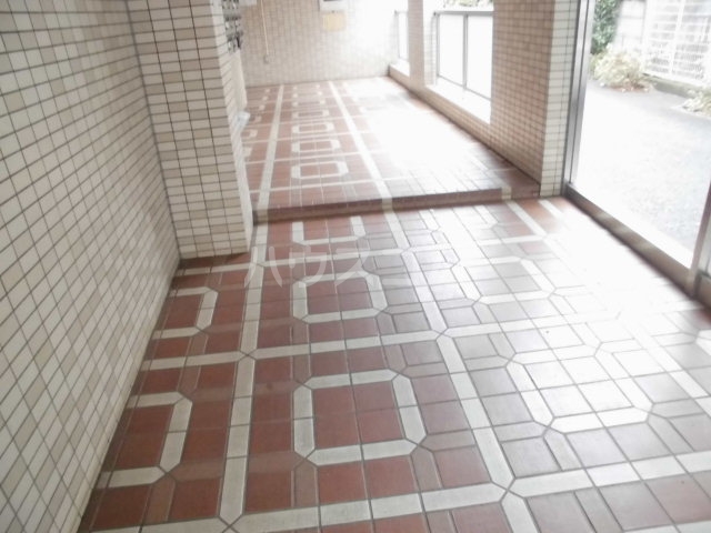 17/23 エントランス