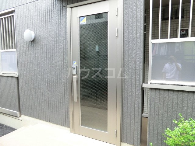 18/19 エントランス