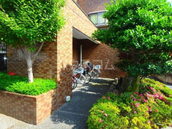 23/30 エントランス